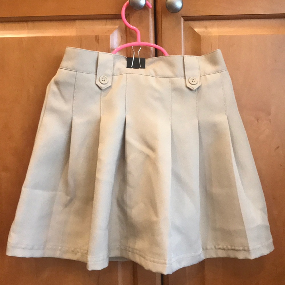 School skort in tan